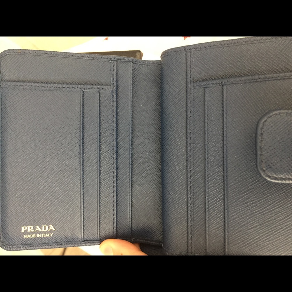 PRADA Leather Wallet - Picture 6 of 8